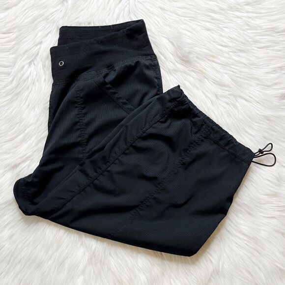 Marika Pin Striped Athletic Capri Pants Black Size Medium - Picture 1 of 9